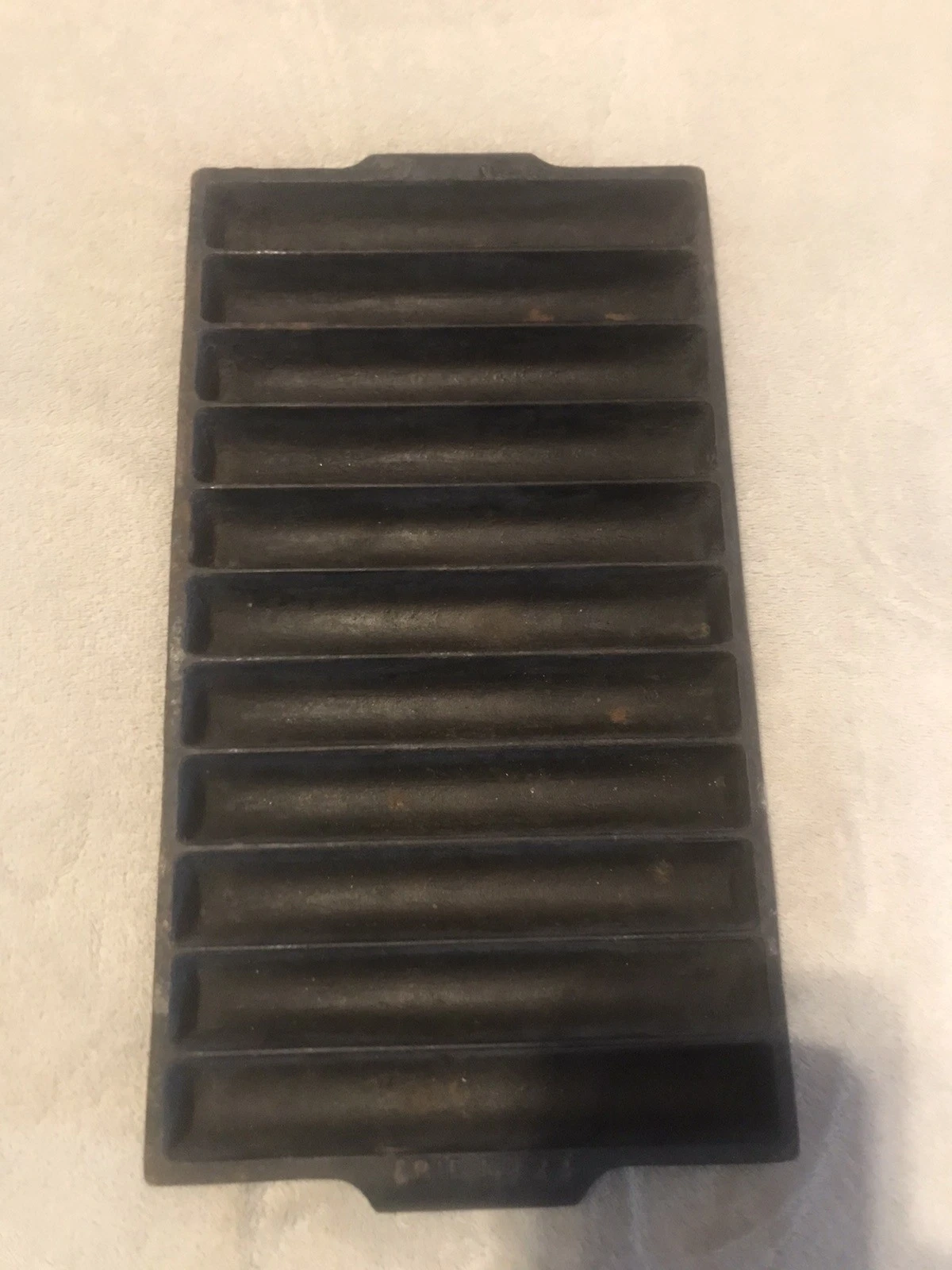 Pre Griswold Erie PA Cast Iron Cornbread/Hotdog Pan No 22/954 Antique
Opens in a new window or tab