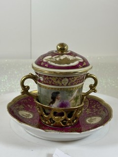 Antik 1908 1929 ROYAL VIENNA Österreich bemalt Deckel 2 Henkel Tasse & Untertasse A/F