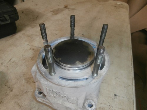 1998 V-Max 600 Tripple Cylinder and Piston - Picture 3 of 9