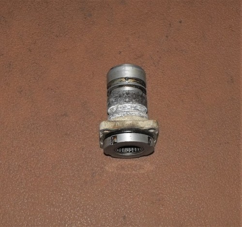 OMC Cobra Drive 2.3 - 5.7 L Bearing Housing Assembly PN 0984462 Fits 1986-1993 - Picture 2 of 3