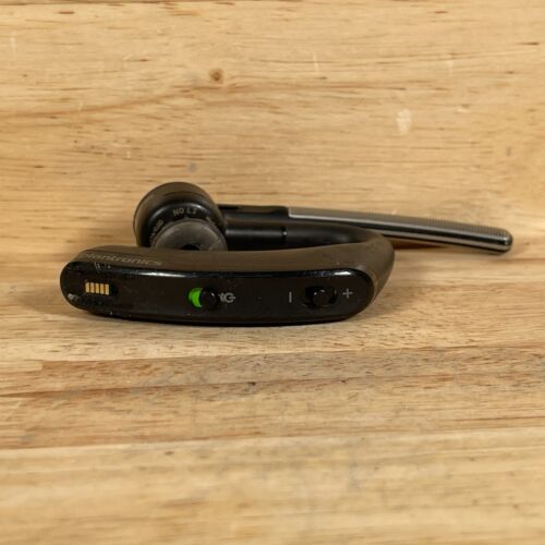 Plantronics Voyager Black/Silver Wireless Bluetooth Single-Ear Hook Headset - Picture 4 of 4