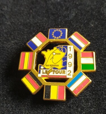 lot de pin's sur le cyclisme et le tour de France