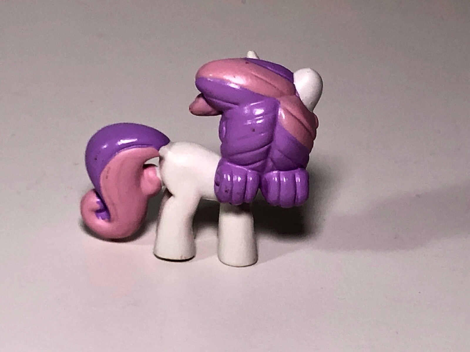Minifigure 2013 My Little Pony 2"" Sweetie Belle Busy libro