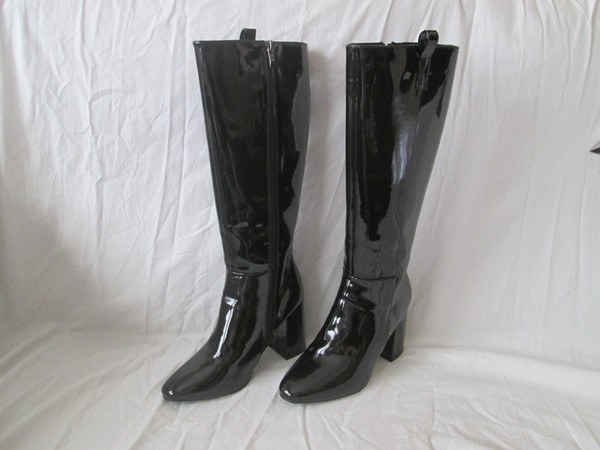 BOTAS ALTAS DE VINILO DE TACON NUMERO 39