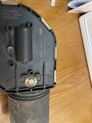 2011 AUDI A6 Allroad Front Wiper Motor - Image 1 of 4