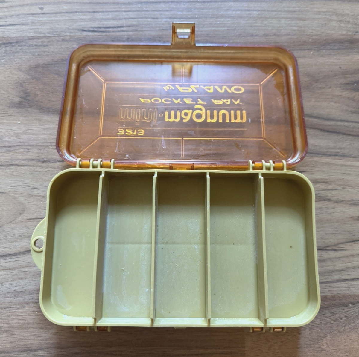 Boîte à Pêche Vintage PLANO 3213 Mini-Magnum Pocket Pak - Or, 13 Compartiments - USA