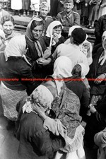 F019957 Ukrainian women are deported to Germany for forced labor Railway station