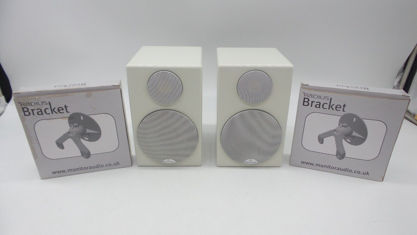 Monitor Audio Radius 90 Speakers - White w/ 2 Radius Bracket Wall