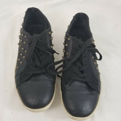 Forever 21 Size 7 Black Gold Spikes 