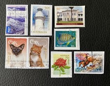 Lot de 8 timbres Australie années Diverses - encore sur fragment - H56