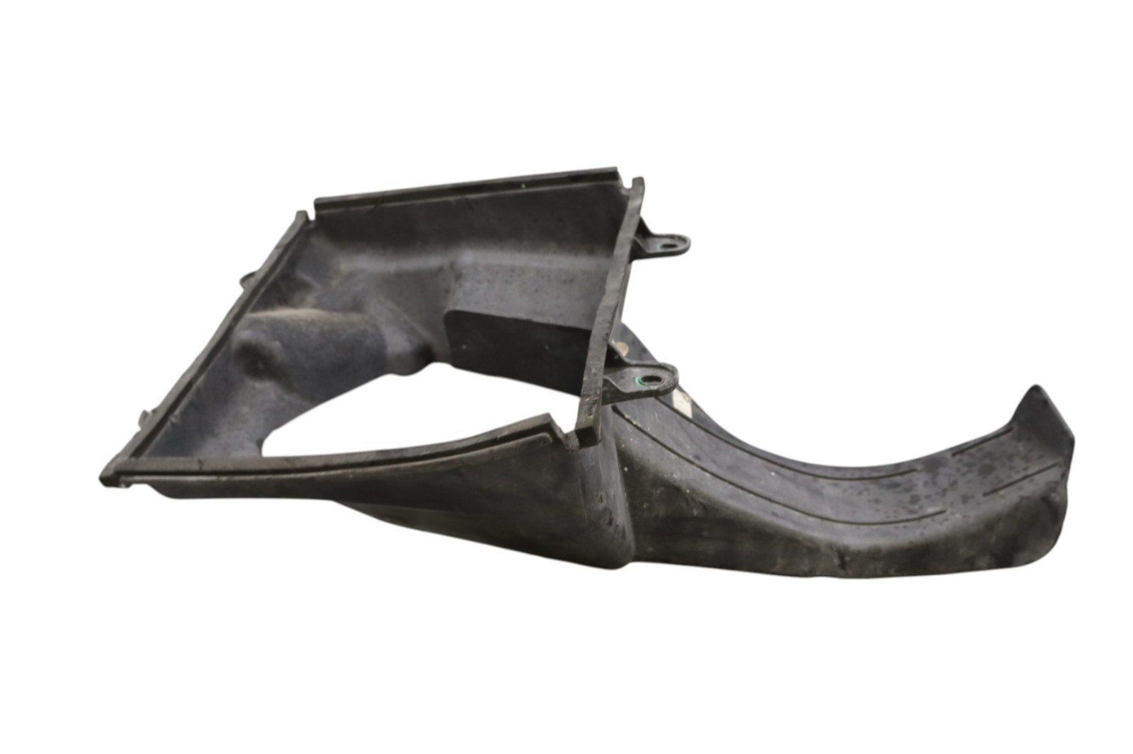 Maserati Ghibli 2014-2019 Front Left Shroud duct P/N 670004140