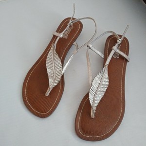 carlos santana leaf sandals