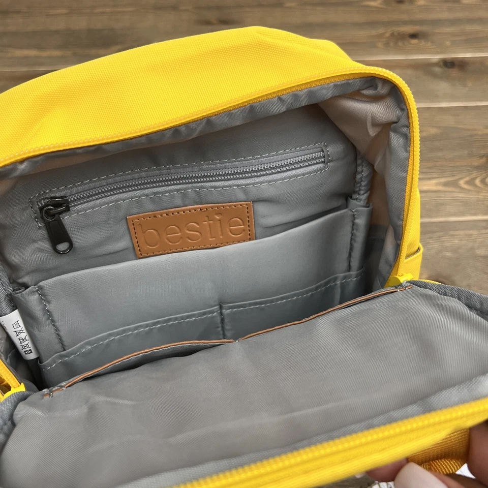 Mini mochila pequena estilo quente Bestie fofa bolsa de viagem amarela Minion - Imagem 2 de 4