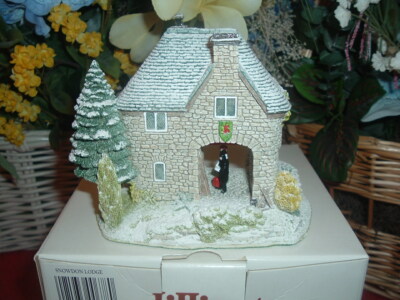 LILLIPUT LANE Snowdon Lodge, NEW, Mint, w/Original Box & Deed | eBay