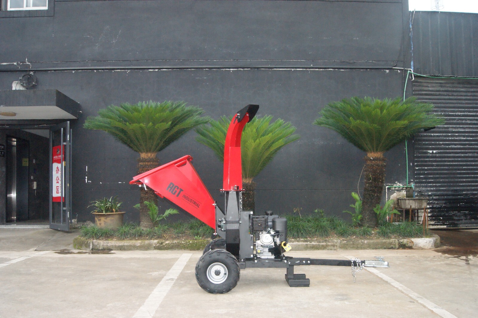 AGT 4.7" 15HP Disc Wood Chipper Shredder Mulcher Heavy Duty Compact Gas