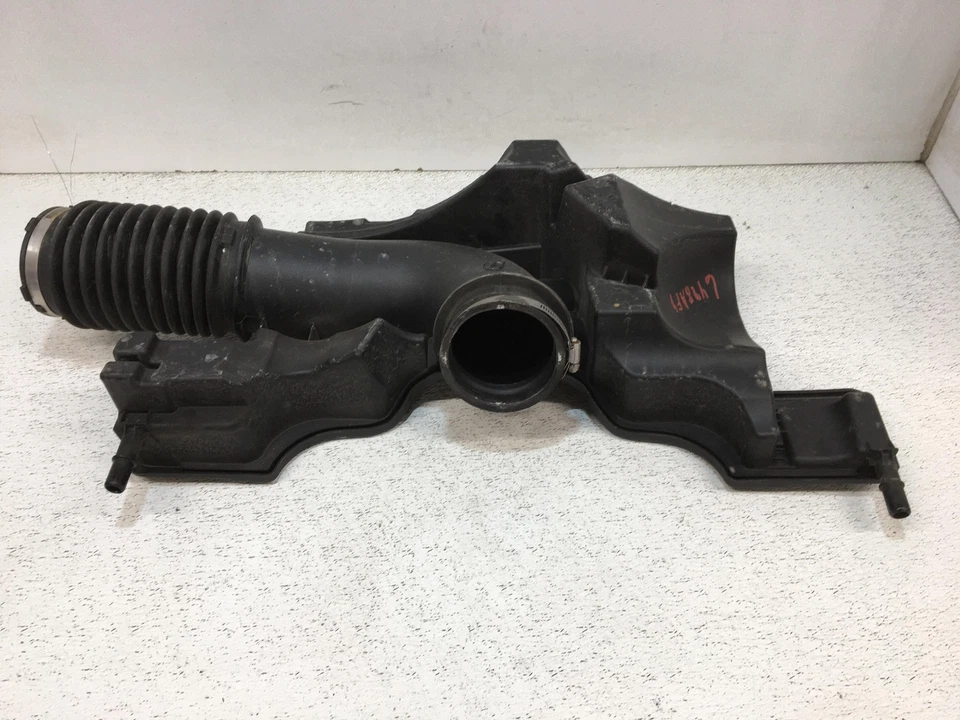 Tubo de admisión de aire 17 GMC YUKON XL 1500 tubo de admisión resonador Foto 2 de 2