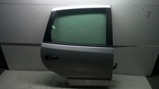 Porte arrière et accessoires Nissan TINO