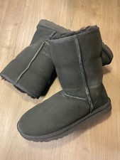 UGG Classic Short women s 8 Black VGC