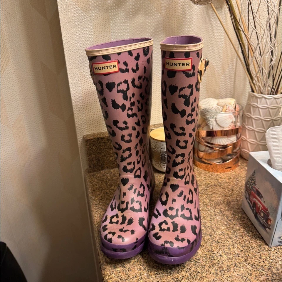 Girls hunter cheetah tall boots, pink purple size 4G/5B - Image 3 of 4