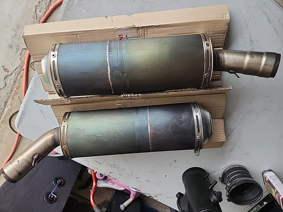 Silenciador de escape silenciador latas deflector Ducati 1098S Superbike 1098 S tricolor OEM Foto 2 de 4