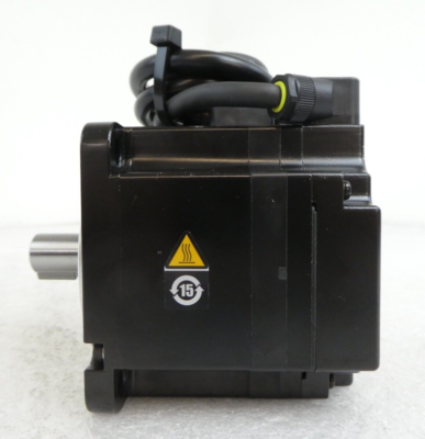 Yaskawa Electric SGM7P-04A7J61 AC Rotary Servo Motor SIGMA-7 New