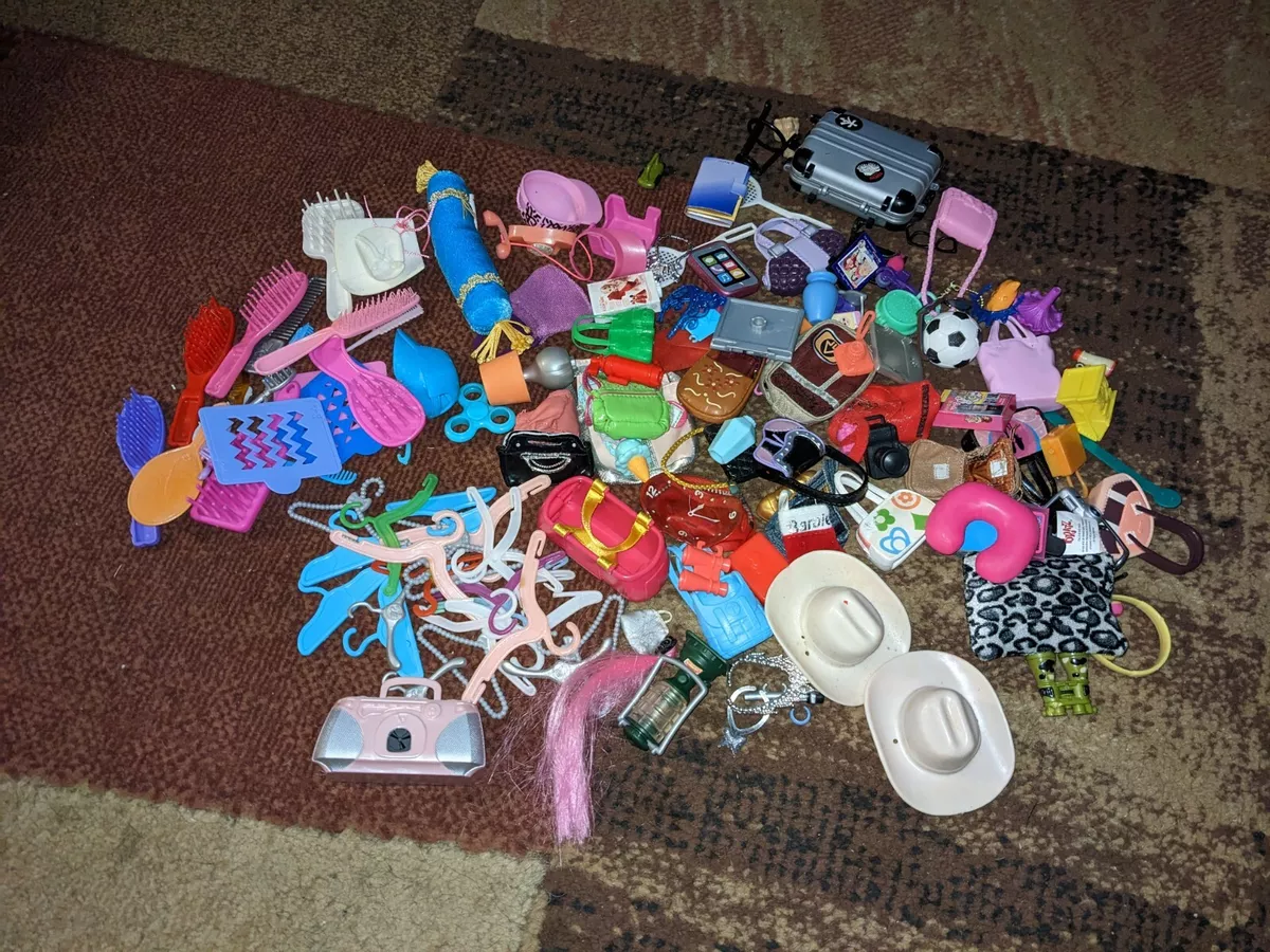 Barbie Doll Vintage Huge Lot of Accessories Bags Purses Hangers Hats Mixed  Lot