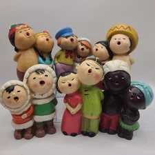 1964 NY World's Fair Souvenir Hand Painted "It'a a Small World" Chalkware 4.5"