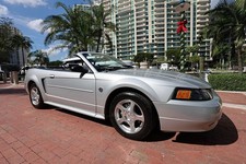 2004 Ford Mustang 2dr Convertible Deluxe