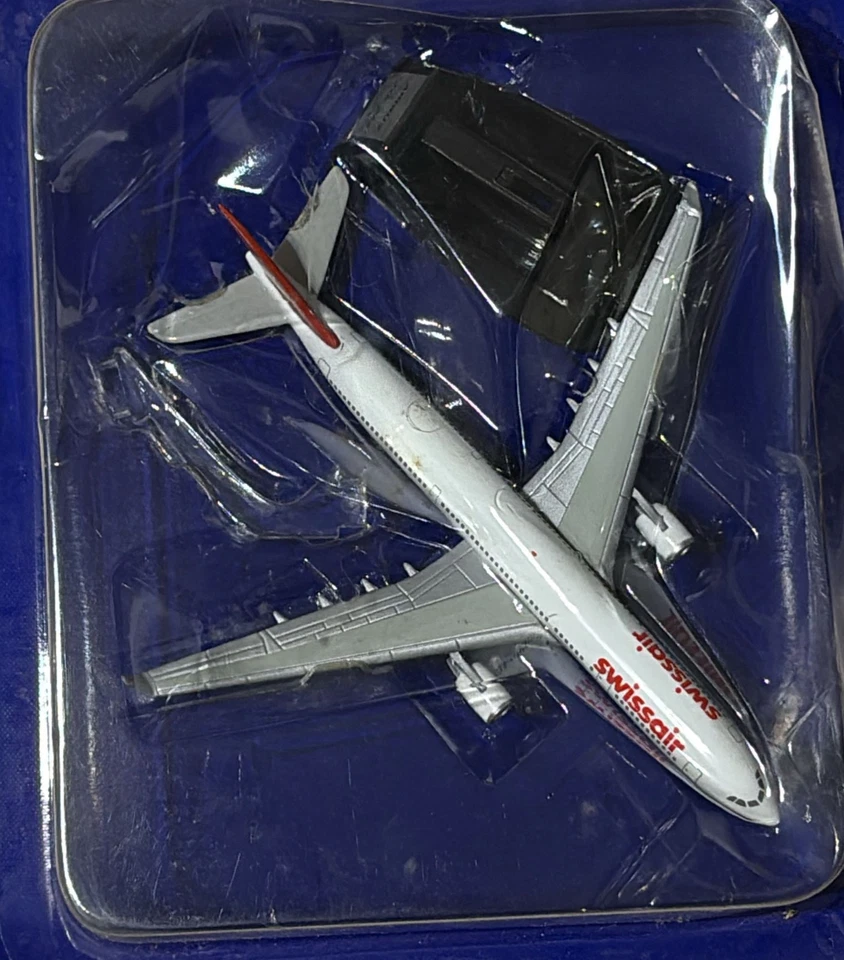 AIRBUS 330-223 SWISSAIR AEREO MODELLINO NEW IN BOX CON STAND - Immagine 4 di 4