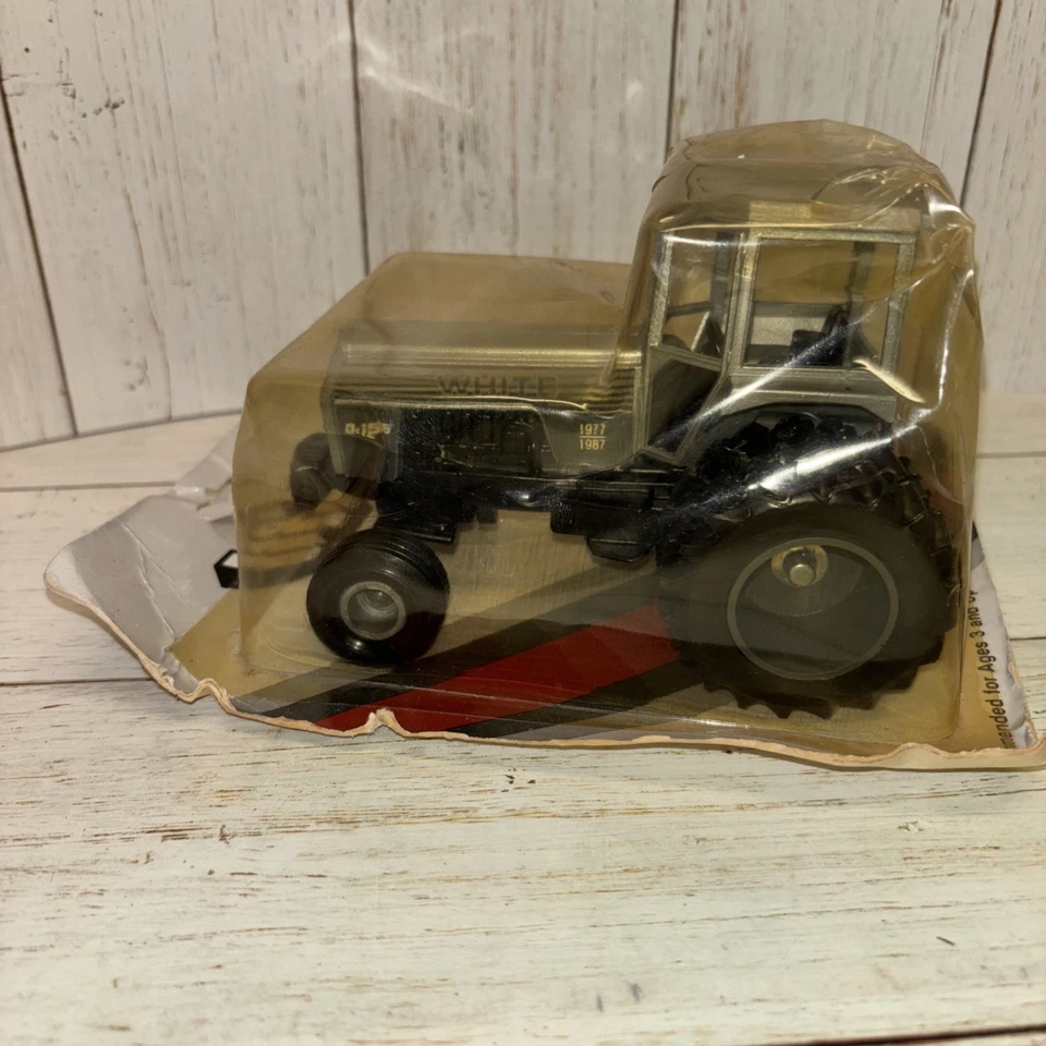 1/32 White 2-135  10th Anniversary Diecast Tractor Toy NIB - Image 3 of 4