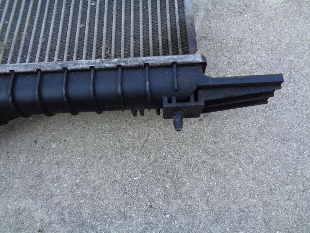 Volvo V40 2000 motor radiador intercooler carga enfriador de aire OEM Foto 2 de 4