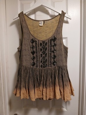 Akemi + KIN RUFFLE TOP BOHEMIAN TAN BLACK SZ.S