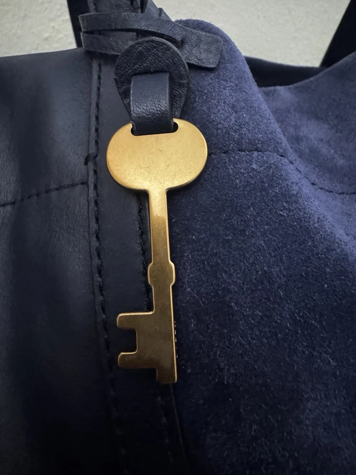 Bolso grande de cuero Fossil con correa Foto 3 de 4