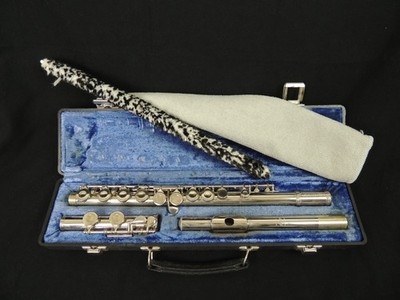 Gemeinhardt C FLUTE  2NP Closed Hole Serial G65103  w/ Case