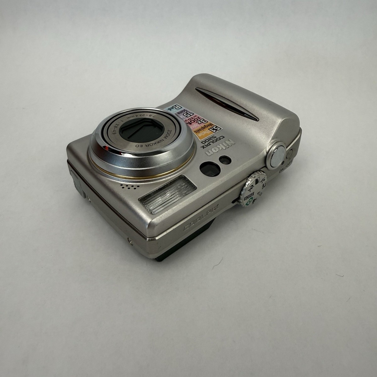 Nikon Coolpix 5200 5.1MP Digital Camera Silver w/ Battery & SD