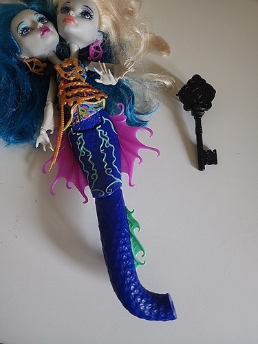 Monster High bambola Peri e Pearl Serpentine grande barriera corallina Mattel spazzola per capelli - Foto 3 di 6