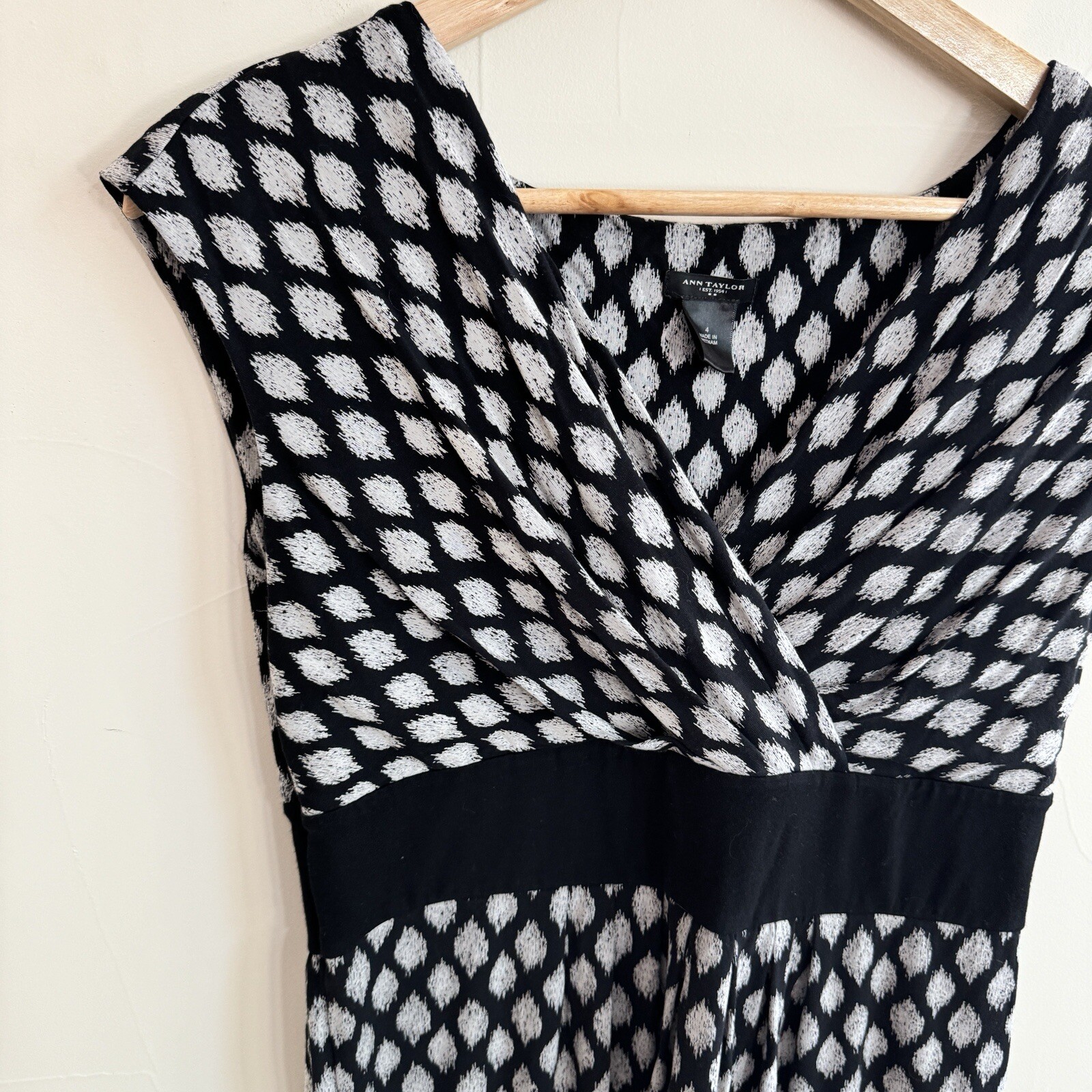 Haut Ann Taylor Col V Noir - Taille 4 Femme - Occasion Très Bon état