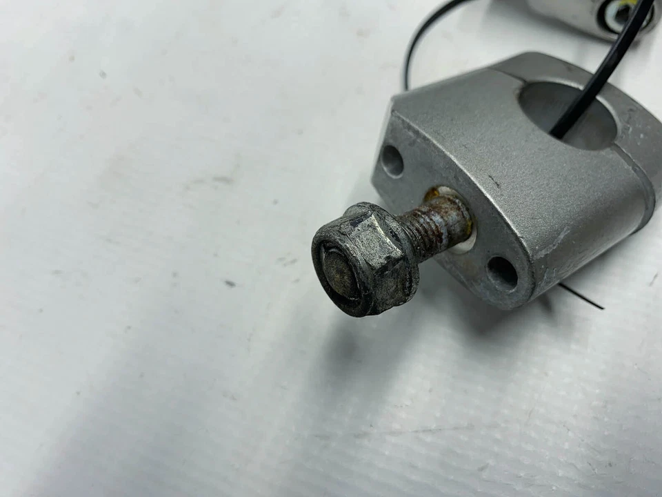 Soporte de fijación de manillar Honda CBF600 PC38 abrazadera manillar abrazadera elevadora (2) 04' Foto 3 de 3