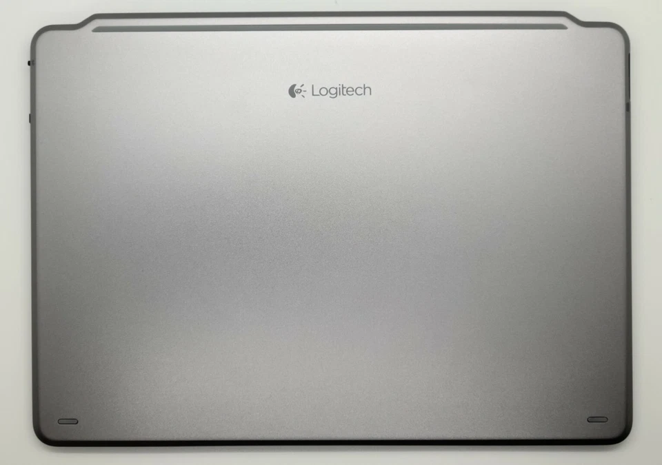 Logitech Ultrathin Magnetic Clip-On Keyboard Cover for Apple iPad 2 Bluetooth - Image 4 of 4