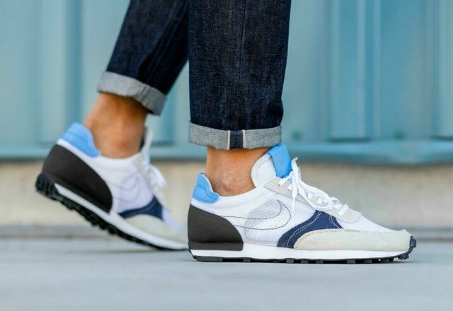 Size 9.5 - Nike Daybreak-Type White 