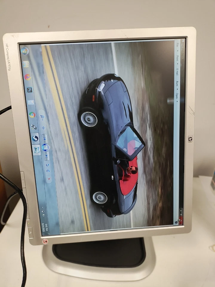 HP LA1951G LCD Silver Monitor 19" 1280X1024 Tilt & Swivel Stand - Image 2 of 4