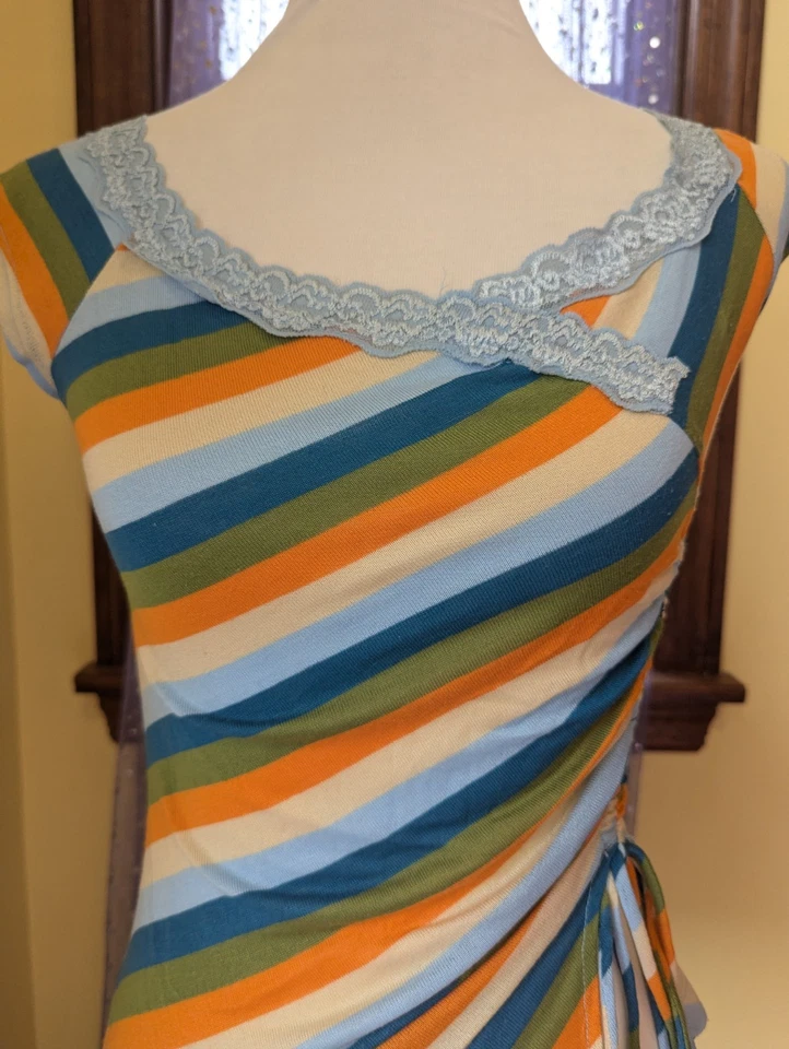 Blusa Vintage Y2K Hot Kiss EUA Laranja Verde Azul Listrada Renda Ruched Tamanho P/M - Imagem 2 de 4