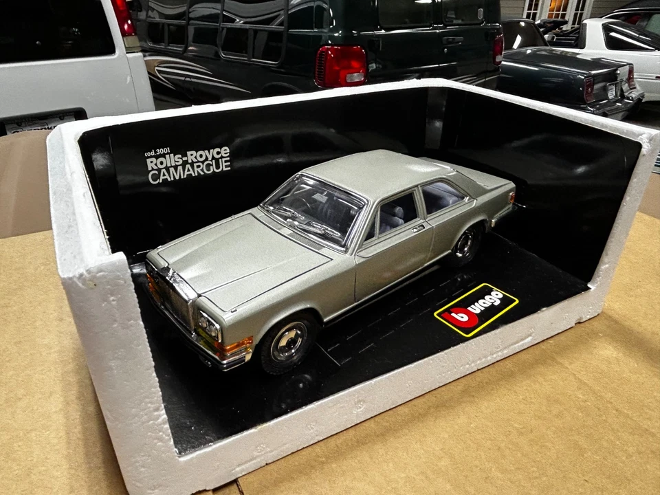 Bburago 1980 Rolls Royce Camargue RARE 1:22 Scale Metal Die cast Model Car - Image 2 of 4