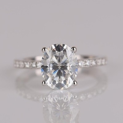 2.10CTW Oval Cut VVS1 Moissanite Women's Engagement Ring In 14kWhite Gold Plated