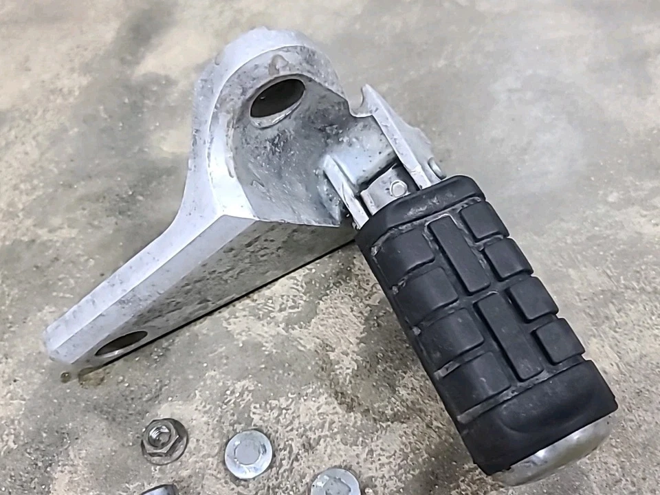 Honda Shadow 700 VT700C 1986 1987 estriba trasera derecha 50700-MK7-000 Foto 2 de 4