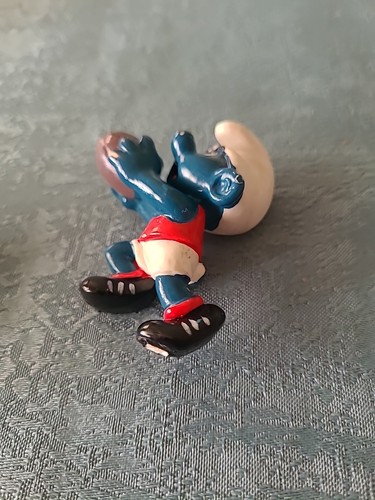 VTG. TWO SMURFS: FOOTBALL AND SUPERMAN KEYCAIN SMURF - Picture 8 of 18