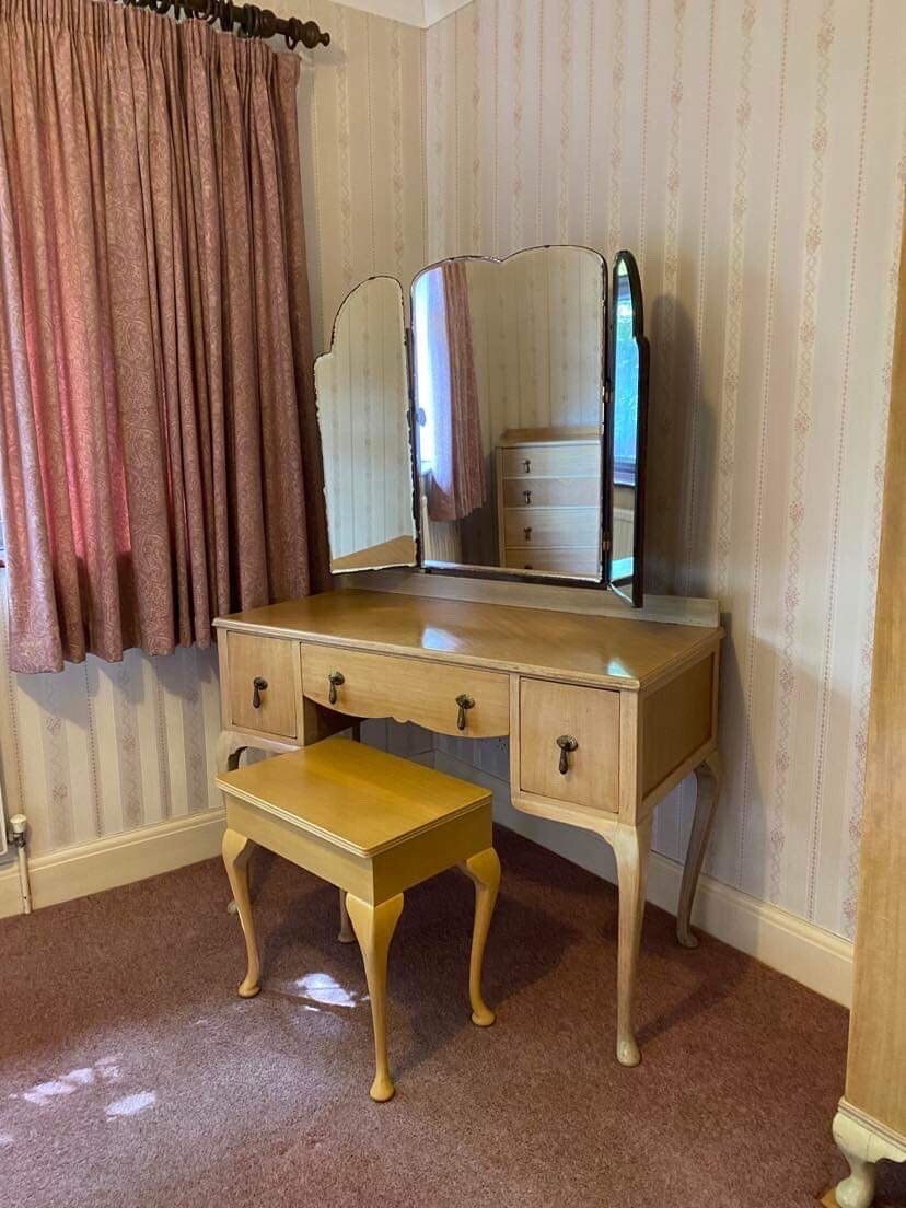 4 Pcs Vintage Bedroom Furniture Set Wardrobe Chest Dressing Table