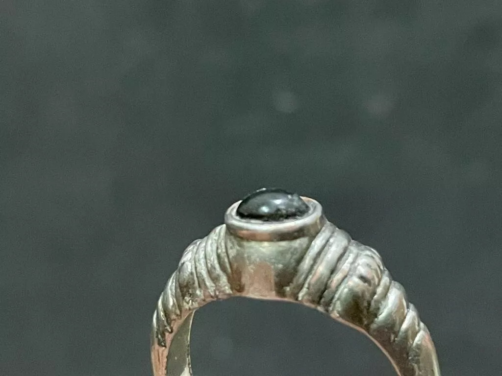 Finger ring sale stone design
