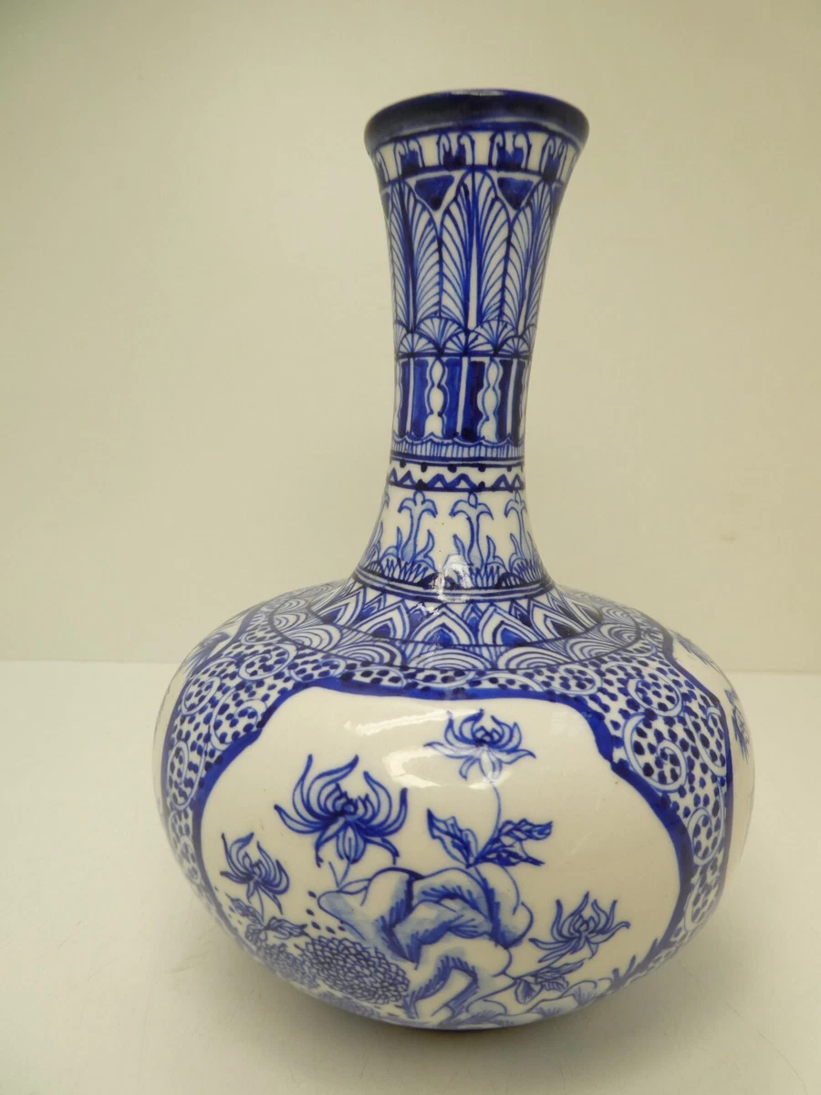 ANTIQUE CHINESE HAND PAINTED BLUE & WHITE POTTERY CERAMIC VASE