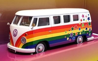 Corgi ca. 9 cm lang Diecast CC02731 - VW Campervan - Peace Love Wishes